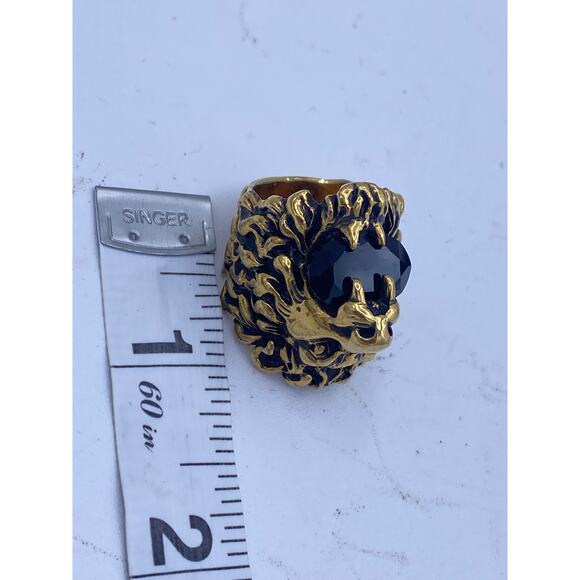 Authentic Gucci Lion Head Ring – Gold-Tone with Black Stone Size 6 - Picture 10 of 12